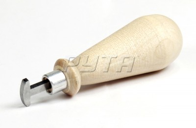 243916 Давчик полукруглый 14х4х90 мм на деревянной ручке